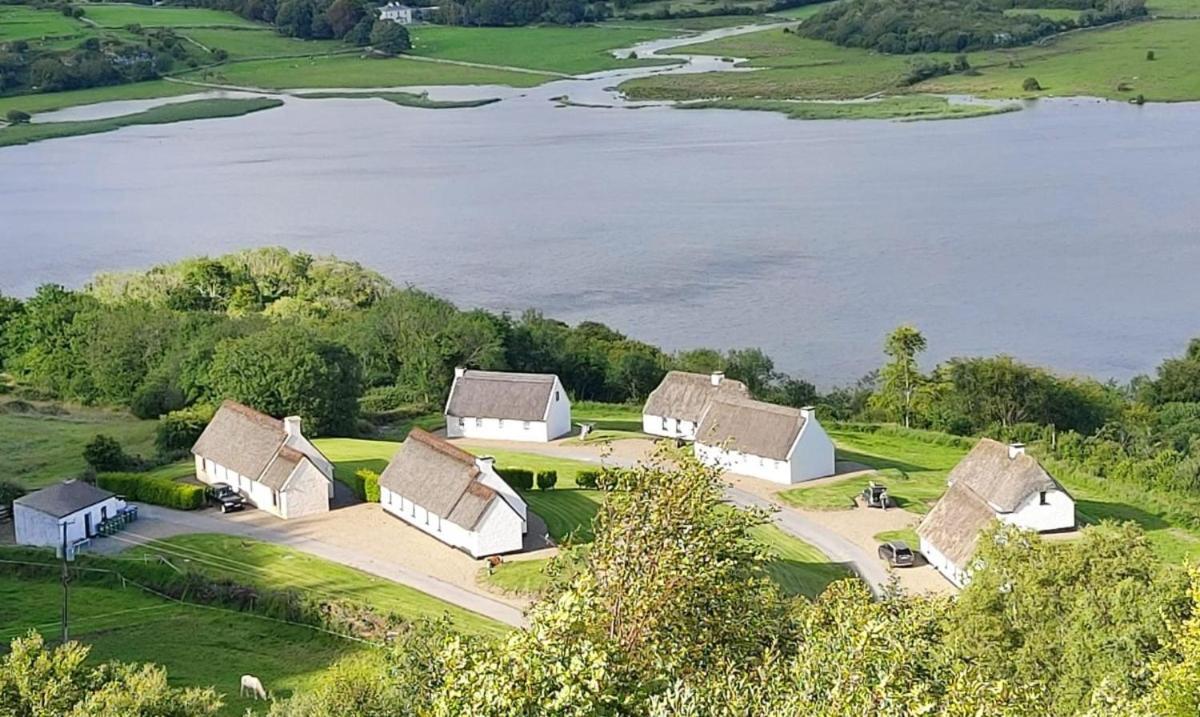 Corofin Lake Cottages Corofin (Clare) Exterior foto