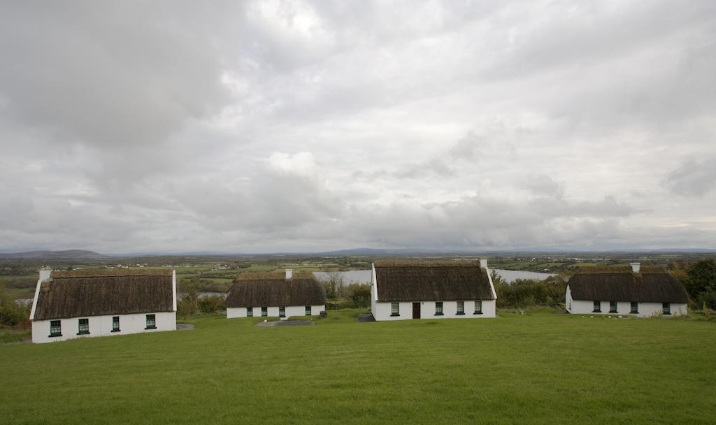 Corofin Lake Cottages Corofin (Clare) Quarto foto